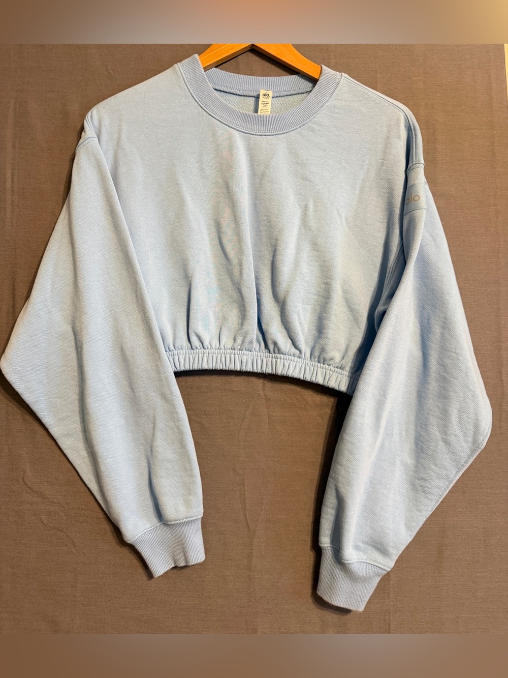alo cropped sweatshirt
